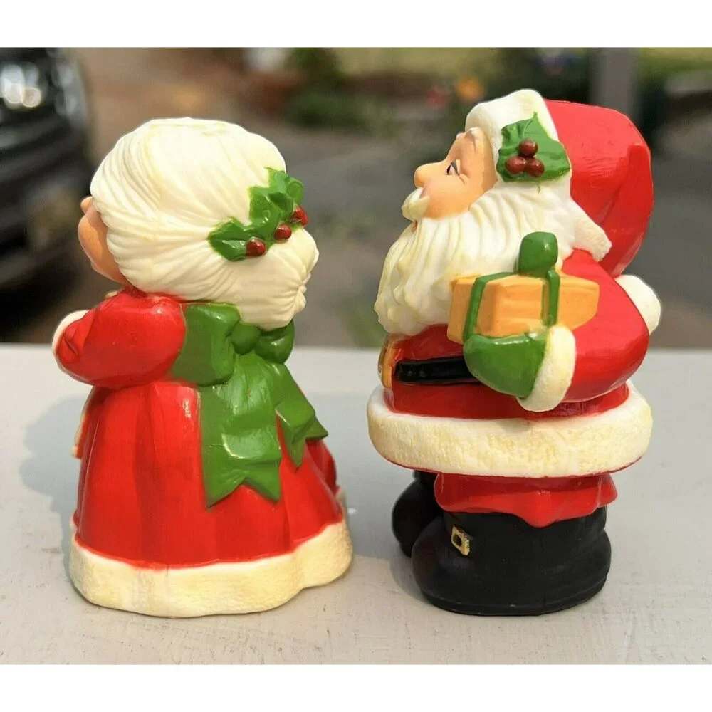 Santa and Mrs Claus Salt and Pepper Shakers‎ 3